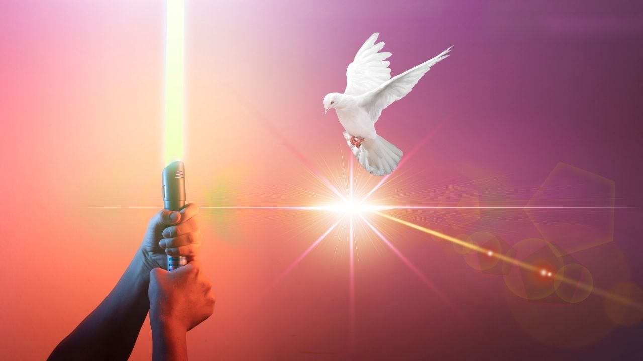 Colombe blanche et mains tenant une épée lumineuse sur un fond rose et violet